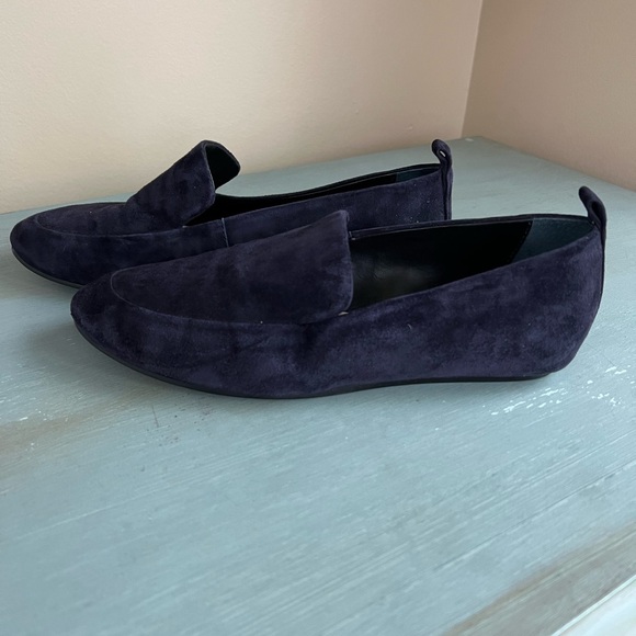 Banana Republic navy suede loafer flats size 6 - Picture 3 of 5